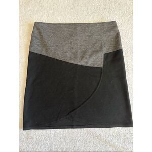 Akela Key black and charcoal skirt size M